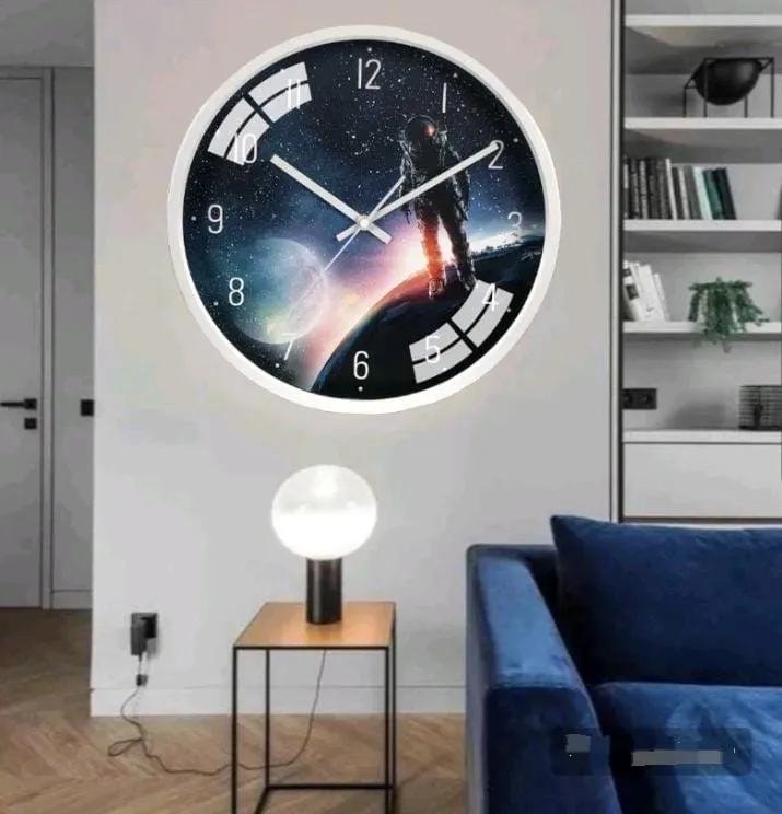 Reloj Mural Silencioso Luminoso Astronauta 30 Cm