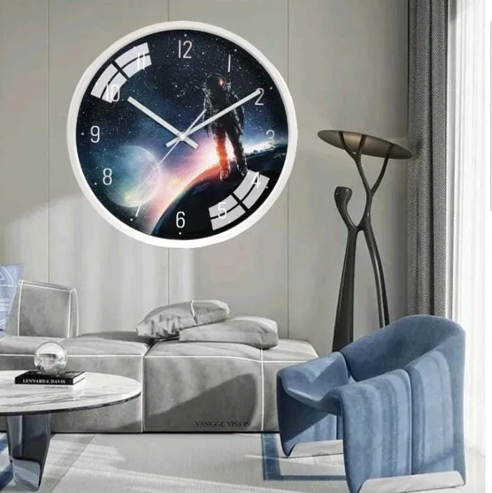 Reloj Mural Silencioso Luminoso Astronauta 30 Cm - Imagen 2
